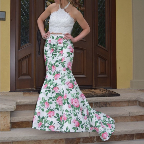Sherri Hill two-piece prom dress! only worn once - Picture 4 of 4